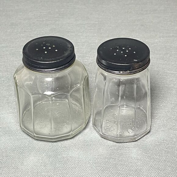 Vintage G. C. Co Paneled Clear Glass Black Metal Lid Salt & Pepper Shaker-UV - Picture 10 of 15
